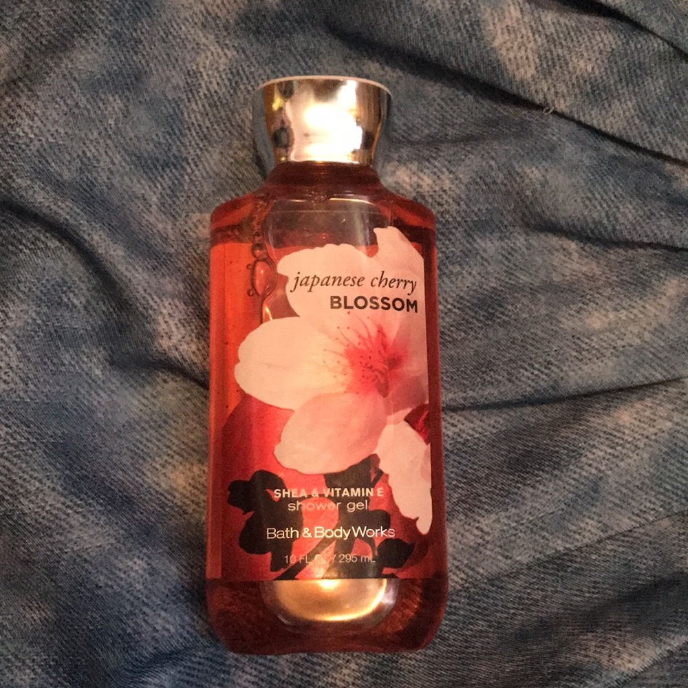 BATH & BODY JAPANESE CHERRY BLOSSOM